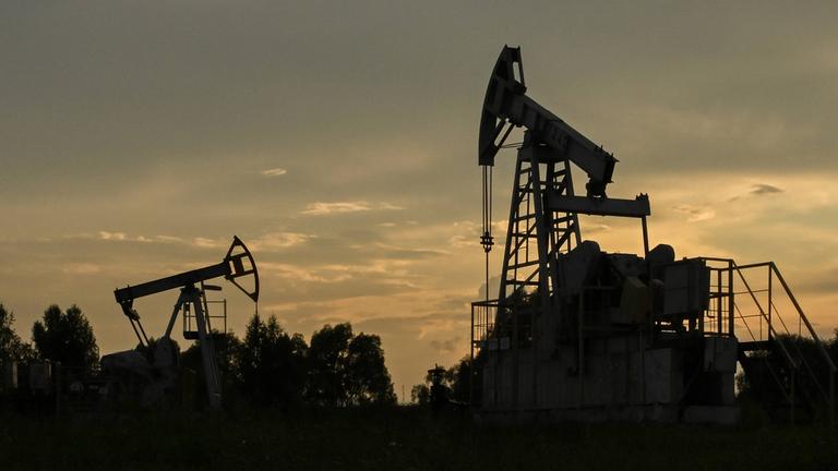 Ölfördertürme auf einem Ölfeld des russischen Ölkonzerns Tatneft im Bezirk Almetjewsk, Republik Tatarstan – aufgenommen am 13. August 2025.