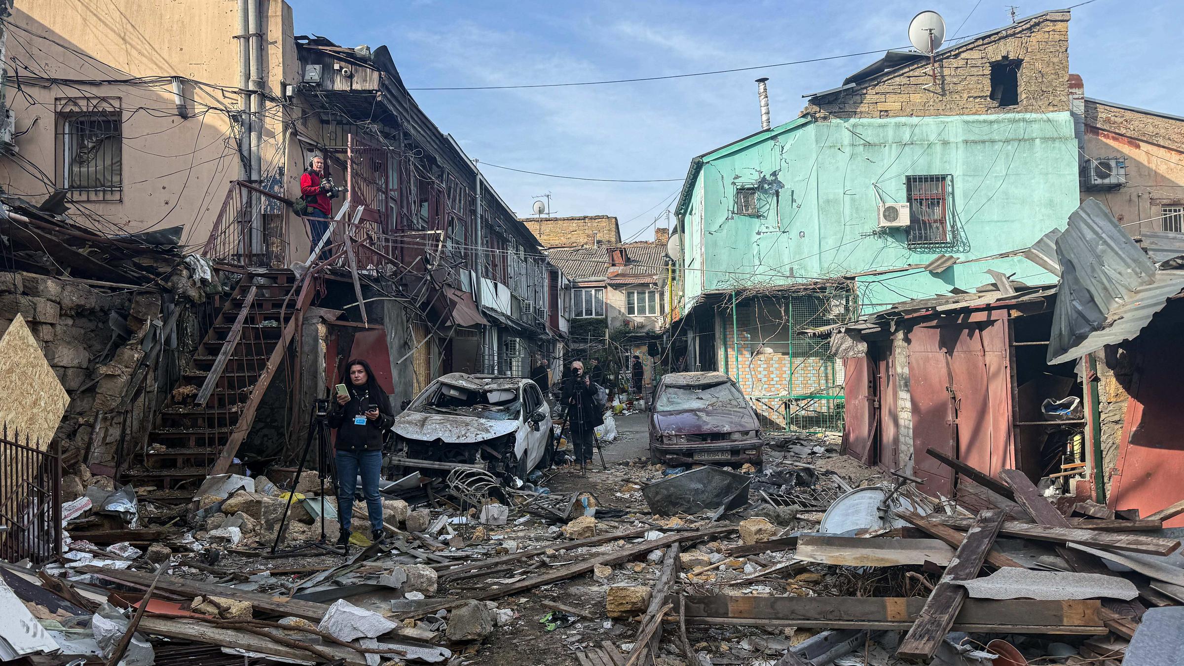 Ein stark beschädigtes Wohnviertel nach einem russischen Angriff auf die ukrainische Stadt Odessa.