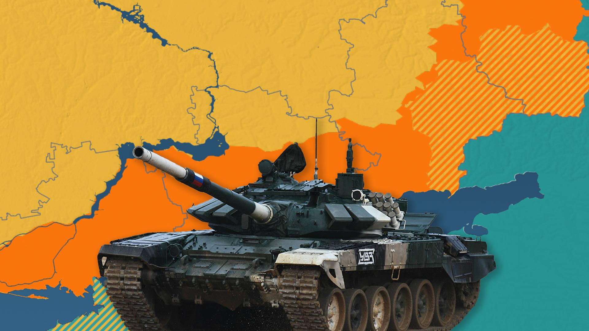 Ein russischer T-72 Panzer steht vor einer Karte, auf der die durch Russland besetzten ukrainischen Gebiete eingezeichnet sind.