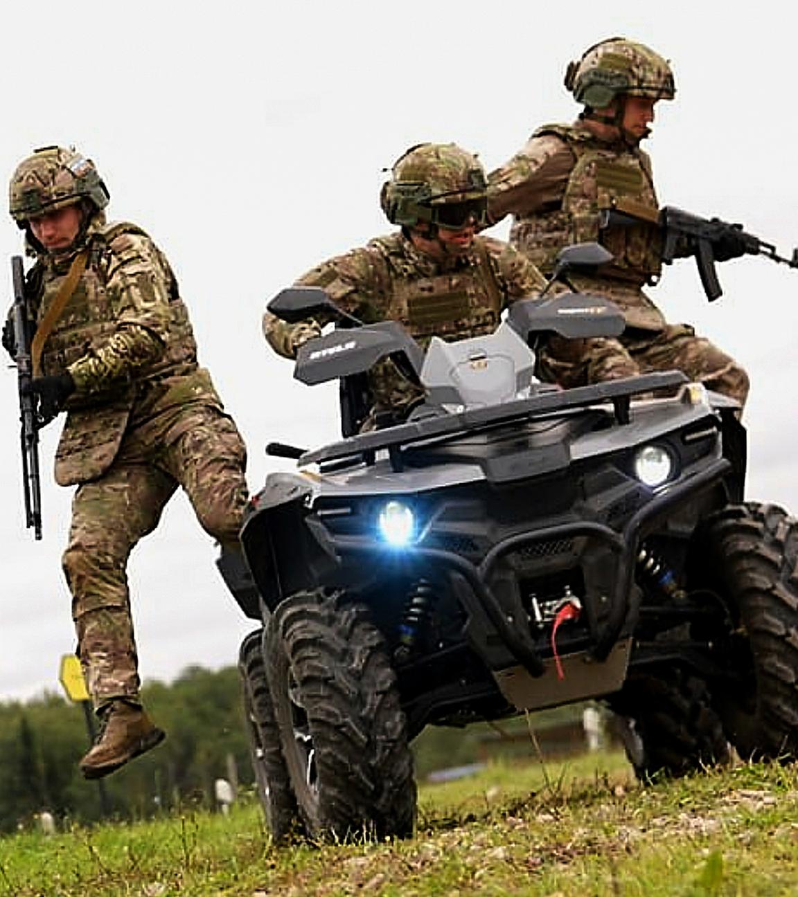 Russische Fallschirmjäger bei der gemeinsamen Übung „Interaktion 2025“ auf dem Truppenübungsplatz Loswido in Belarus, aufgenommen am 05.09.2025