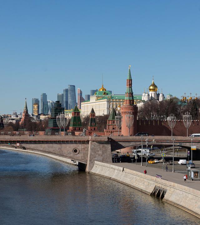 Russland, Moskau: Eine Außenansicht des Kremls
