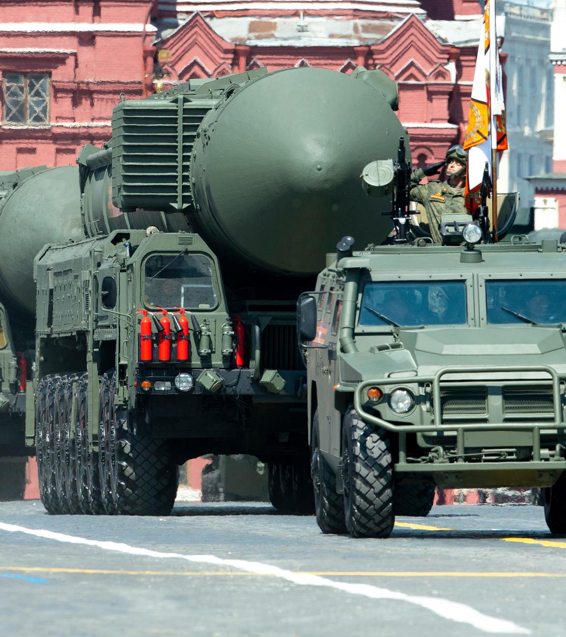 Russland, Moskau: Russische RS-24 "Jars" Interkontinentalraketen bei einer Militärparade. Archivbild