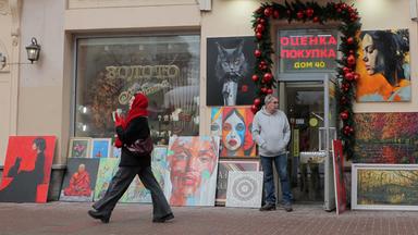 Wie Russen auf Krieg, Inflation und Zukunft blicken