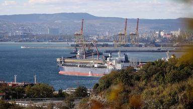 Ein Öltanker im russischen Öltanker liegt im Hafen von Noworossijsk.