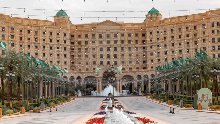Ritz-Carlton Hotel in Riad (Saudi-Arabien), wo unter US-Vermittlung Gespräche über einen Waffenstillstand im Russland-Ukraine-Krieg laufen, aufgenommen am 23.03.2025