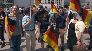 Russlanddeutsche auf AfD-Demonstration in Berlin