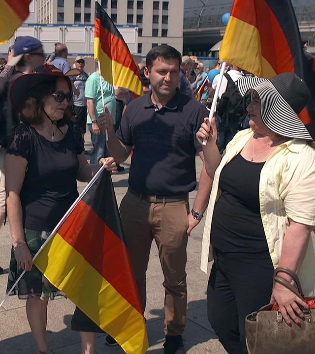 Russlanddeutsche auf AfD-Demonstration in Berlin