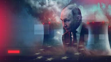 Montage: Putin inmitten von Akw-Kühltürmen schaut bedrohlich auf Sternenkreis (Symbol für Europa) 