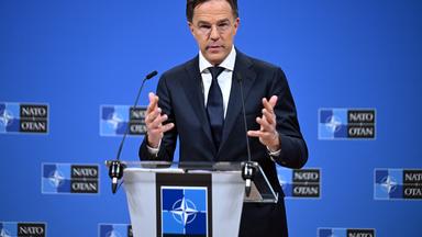 NATO-Generalsekretär Mark Rutte hält vor dem Treffen der NATO-Verteidigungsminister im NATO-Hauptquartier in Brüssel eine Pressekonferenz ab.