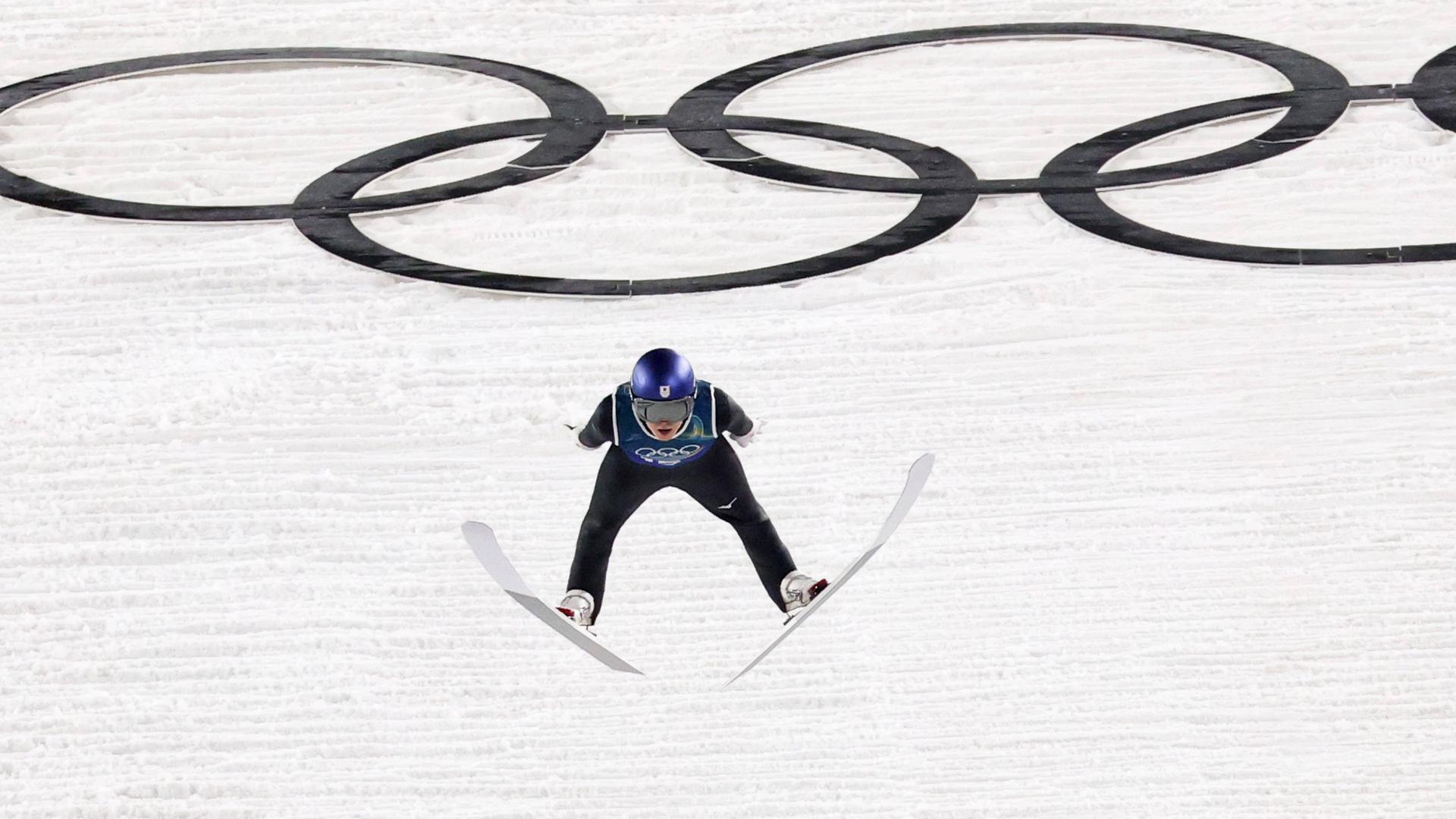 Ryoyu Kobayashi beim Skispringen am 16.02.2026 in Predazzo.