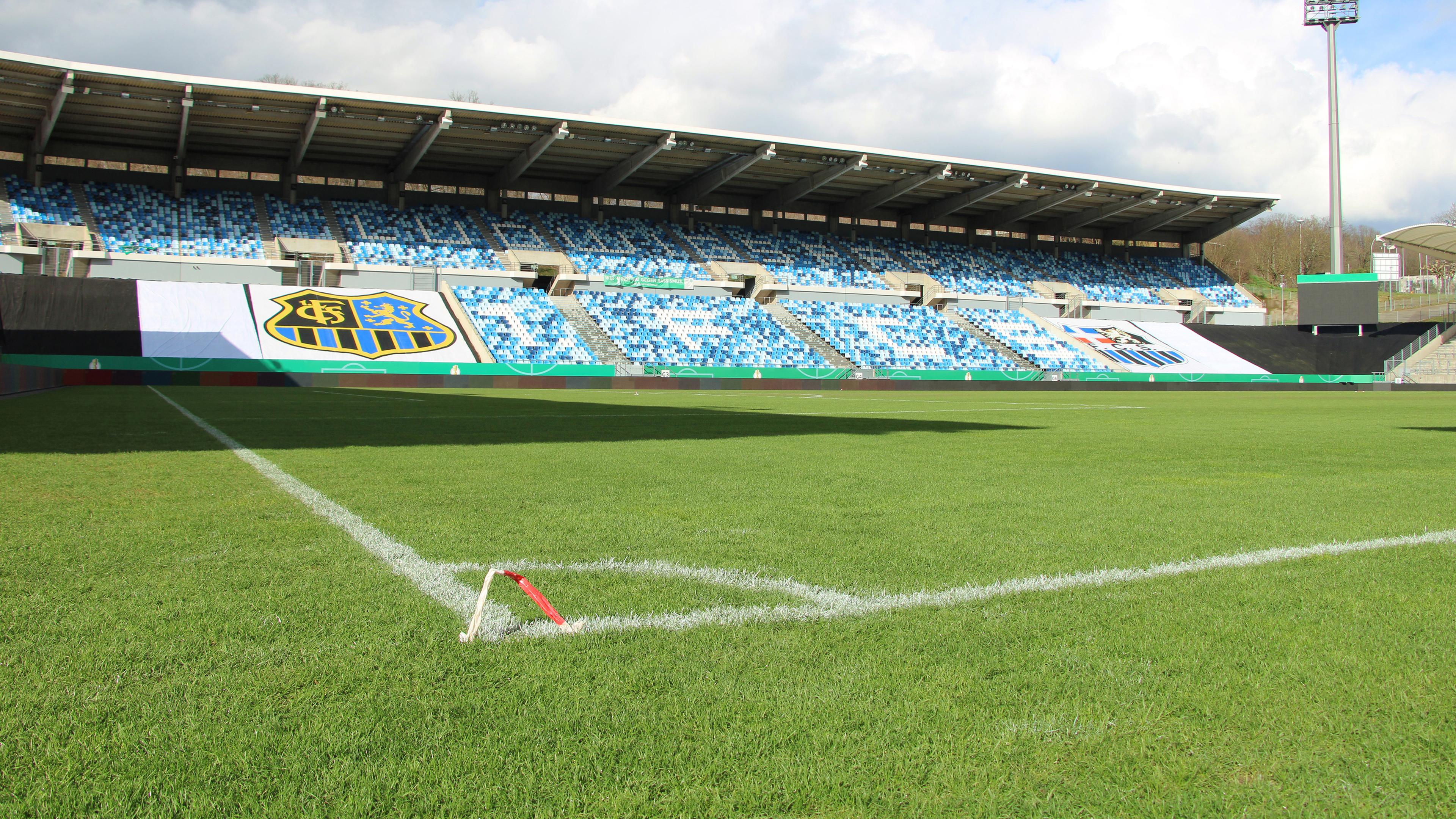 Saarland, Saarbrücken: Ein Blick in das Ludwigsparkstadion in Saarbrücken am Tag vor dem DFB-Pokal Viertelfinale zwischen dem 1. FC Saarbrücken und Mönchengladbach.