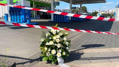 Saarland, Völklingen: Nach einem Raubüberfall auf die Tankstelle ist ein Polizist durch Schüsse getötet worden. Archivbild