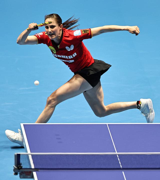Deutschlands Sabine Winter in Aktion bei der Tischtennis-WM