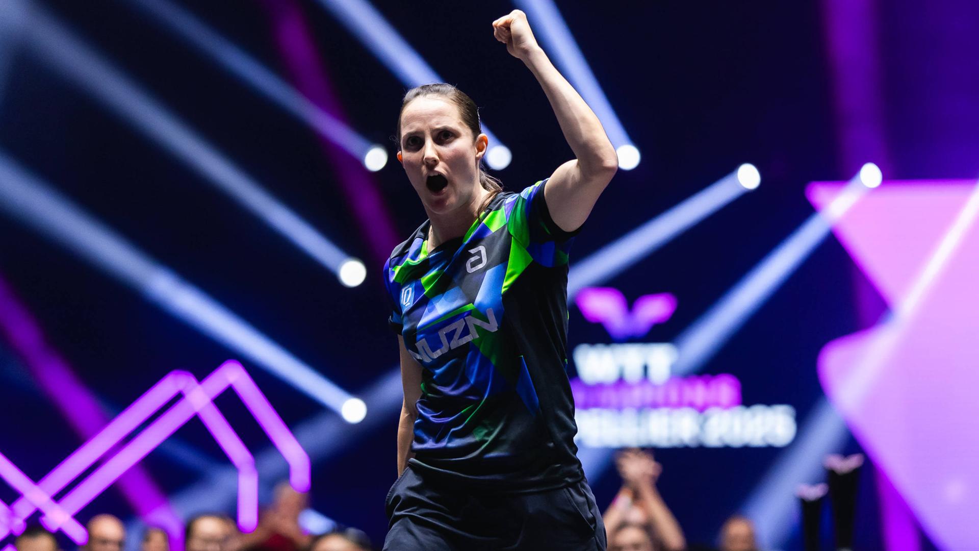 Tischtennis-Spielerin Sabine Winter jubelt