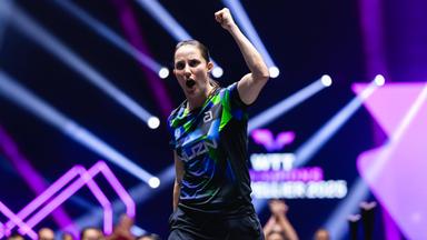 Tischtennis-Spielerin Sabine Winter jubelt