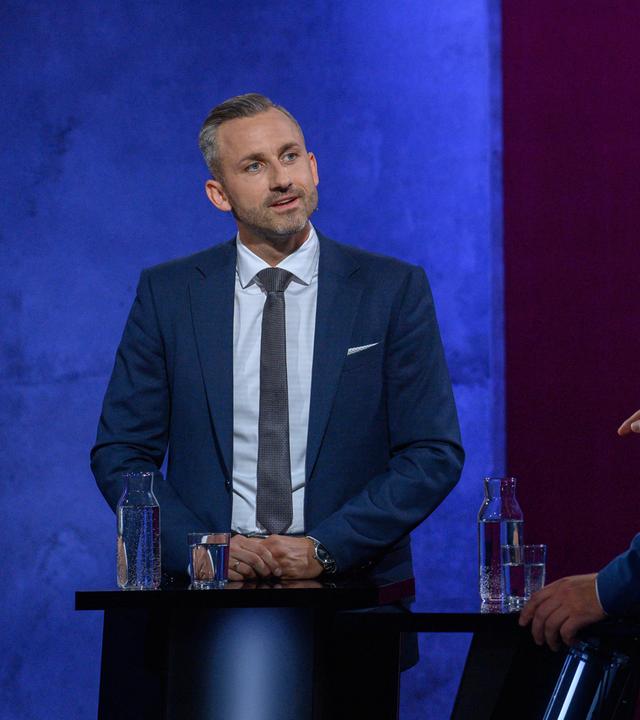 Johann Wadephul (CDU), Bundesaußenminister, spricht beim Bürgerdialog «Außenpolitik aus einem Guss» in Dessau-Roßlau