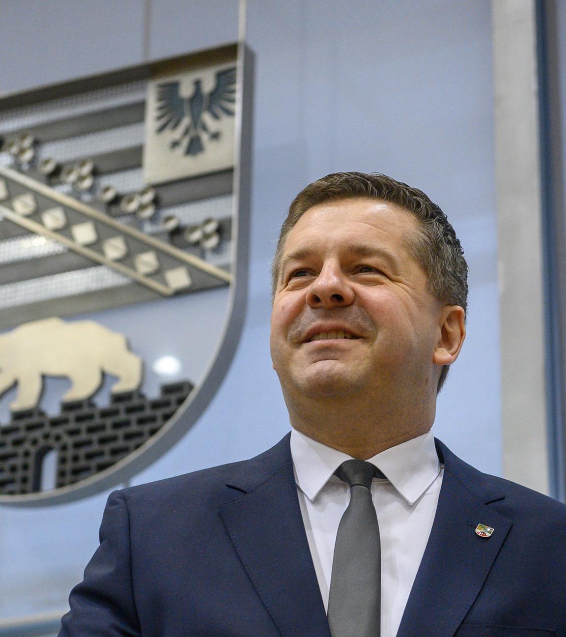 Sachsen-Anhalt, Magdeburg: Sven Schulze (CDU), Minister für Wirtschaft, Tourismus, Landwirtschaft und Forsten des Landes Sachsen-Anhalt sowie CDU-Landesvorsitzender und Spitzenkandidat für die Landtagswahl 2026, kommt in den Landtag von Sachsen-Anhalt.