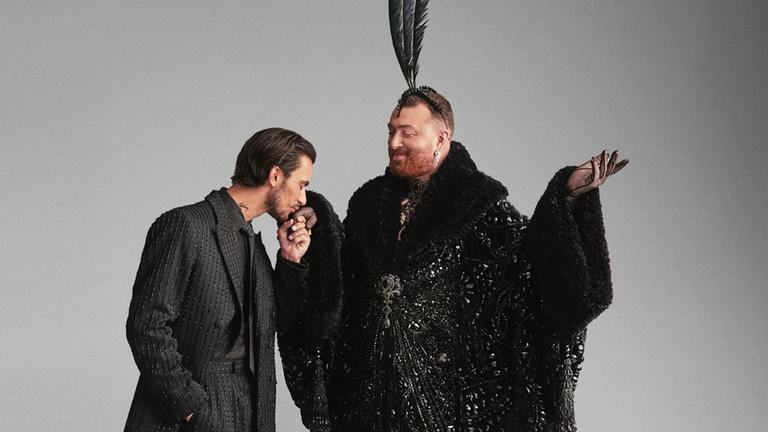 Sänger Sam Smith mit seinem Verlobten Christian Cowan.