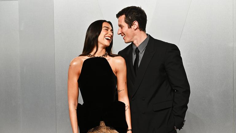 Sängerin Dua Lipa mit ihrem Ehemann Callum Turner.