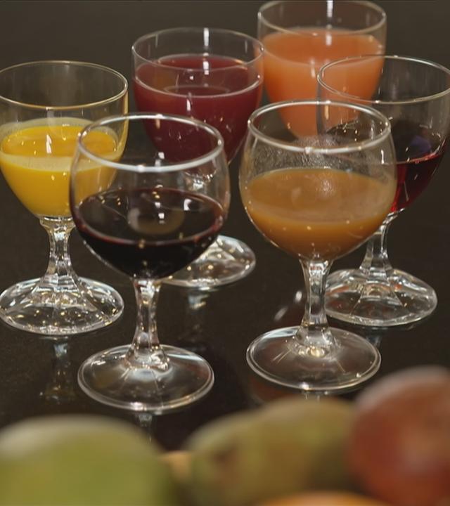 Verschiedene Säfte in verschiedenen Gläsern