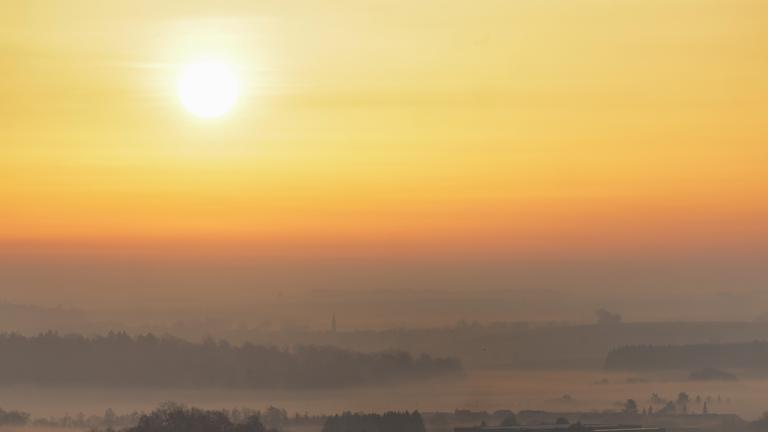 Saharastaub - trübe Sonne am grauen Himmel
