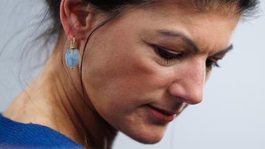 Sahra Wagenknecht die ehemalige BSW-Co-Vorsitzende nach einer Pressekonferenz zur Bildung des Parteivorstands in Berlin, 10. November 2025.