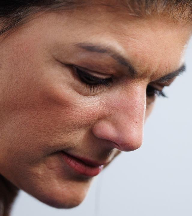 Sahra Wagenknecht die ehemalige BSW-Co-Vorsitzende nach einer Pressekonferenz zur Bildung des Parteivorstands in Berlin, 10. November 2025.