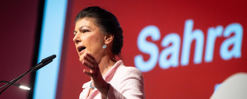 Die Parteigründerin Sahra Wagenknecht hält ihre letzte Rede als Parteivorsitzende vor dem Bundesparteitag am 06.12.2025. in Magdeburg.