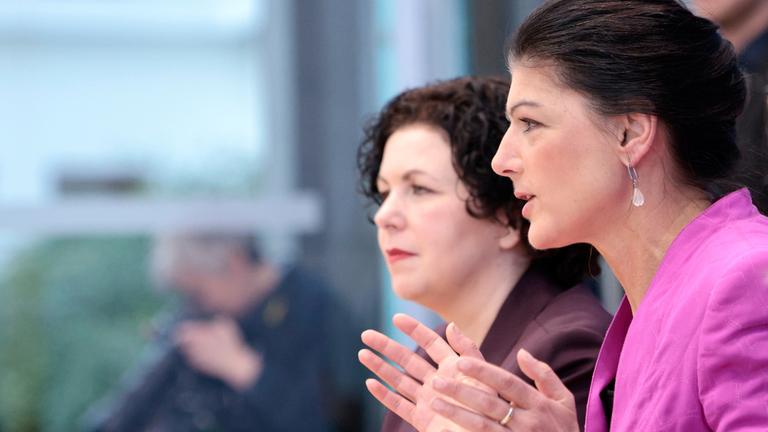 Berlin: Sahra Wagenknecht (vorn), Spitzenkandidatin und Parteivorsitzende vom Bündnis Sahra Wagenknecht (BSW), und Amira Mohamed Ali, Parteivorsitzende des BSW