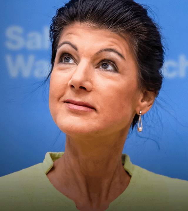 Sahra Wagenknecht blickt nach oben