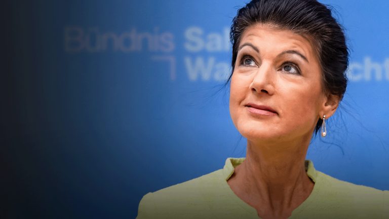 Sahra Wagenknecht blickt nach oben