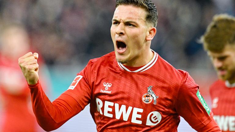 Torschütze Said El Mala (l, 1. FC Köln) jubelt über das Tor zum 0:1.