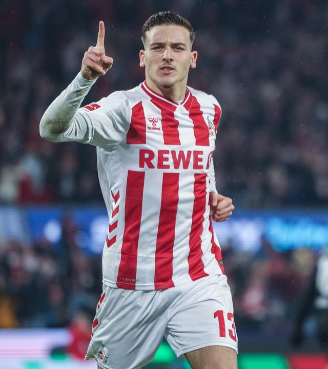 Fußballer Said El Mala, vom 1. FC Köln, jubelnd auf dem Spielfeld am 06.12.2025 