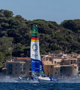 Das deustche und französische Team in Aktion beim SailGP in Frankreich.