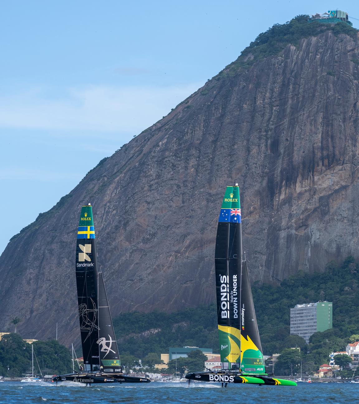 Die australischen Sieger und das schwedische Team Artemis. 