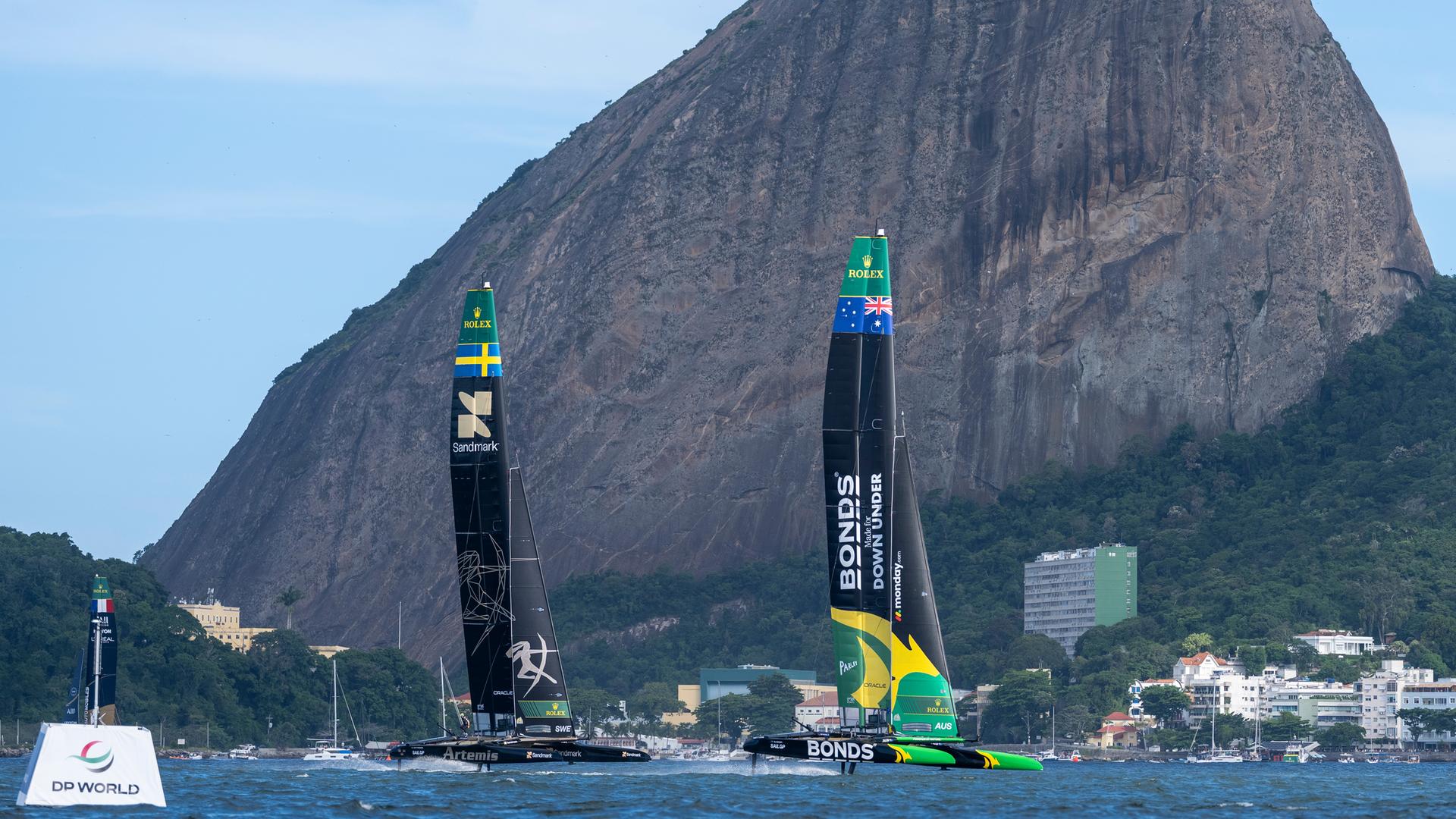 Die australischen Sieger und das schwedische Team Artemis. 