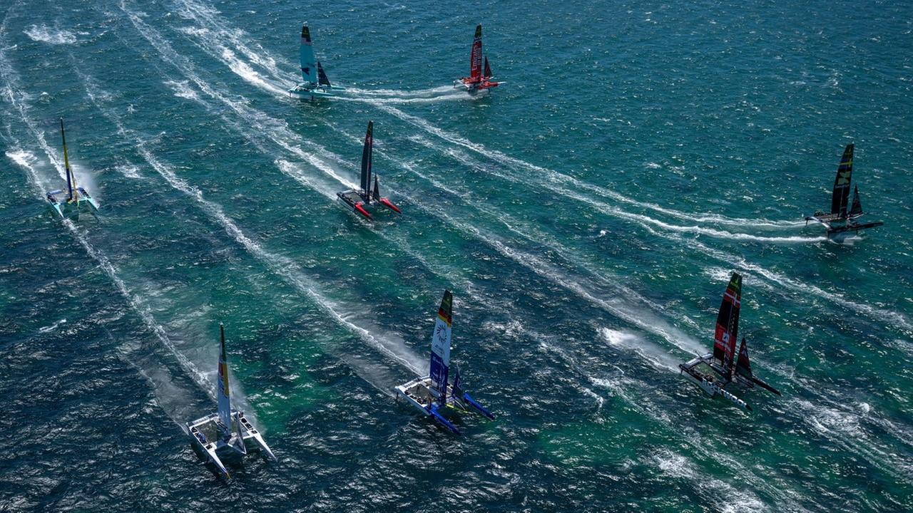 Die SailGP-Flotte beim Saisonauftakt im australischen Perth.