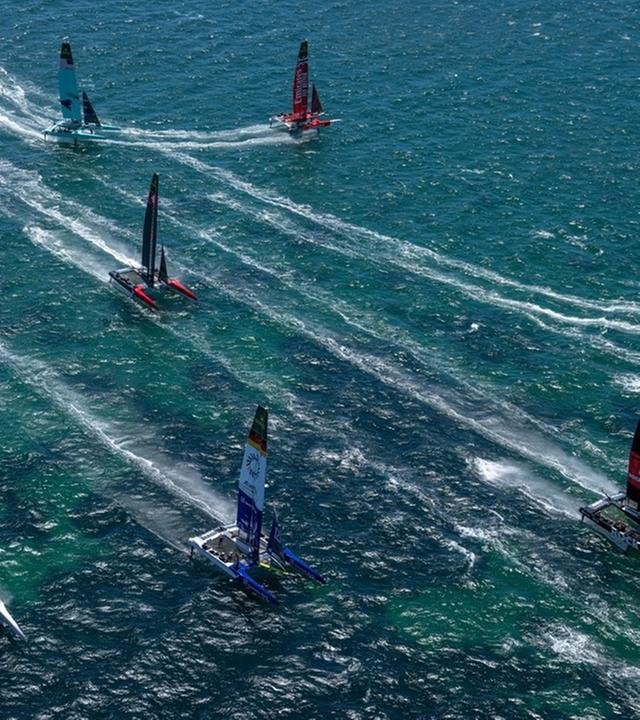 Die SailGP-Flotte beim Saisonauftakt im australischen Perth.