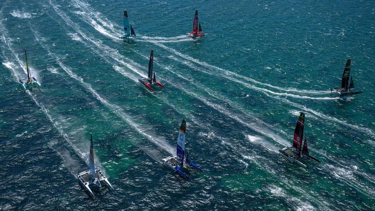 Die SailGP-Flotte beim Saisonauftakt im australischen Perth.
