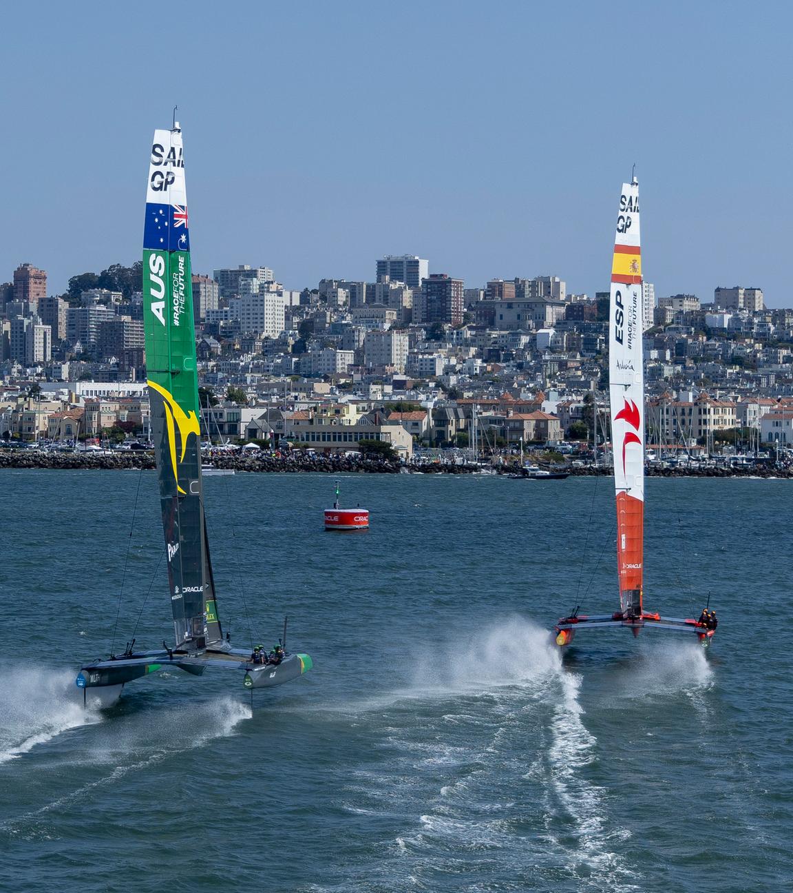 Die SailGP-Teams aus Neuseeland, Australien und Spanien treten vor der Küste San Franciscos gegeneinander an.