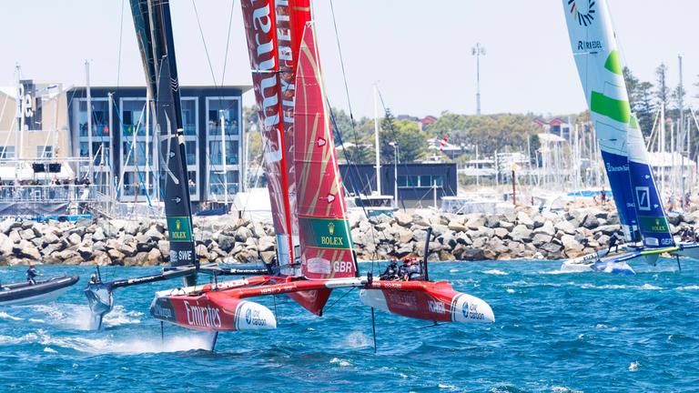 Die SailGP-Flotte im Rennen vor Perth/Fremantle beim Oracle Perth Sail Grand Prix am 17. Januar 2026 in Australien.