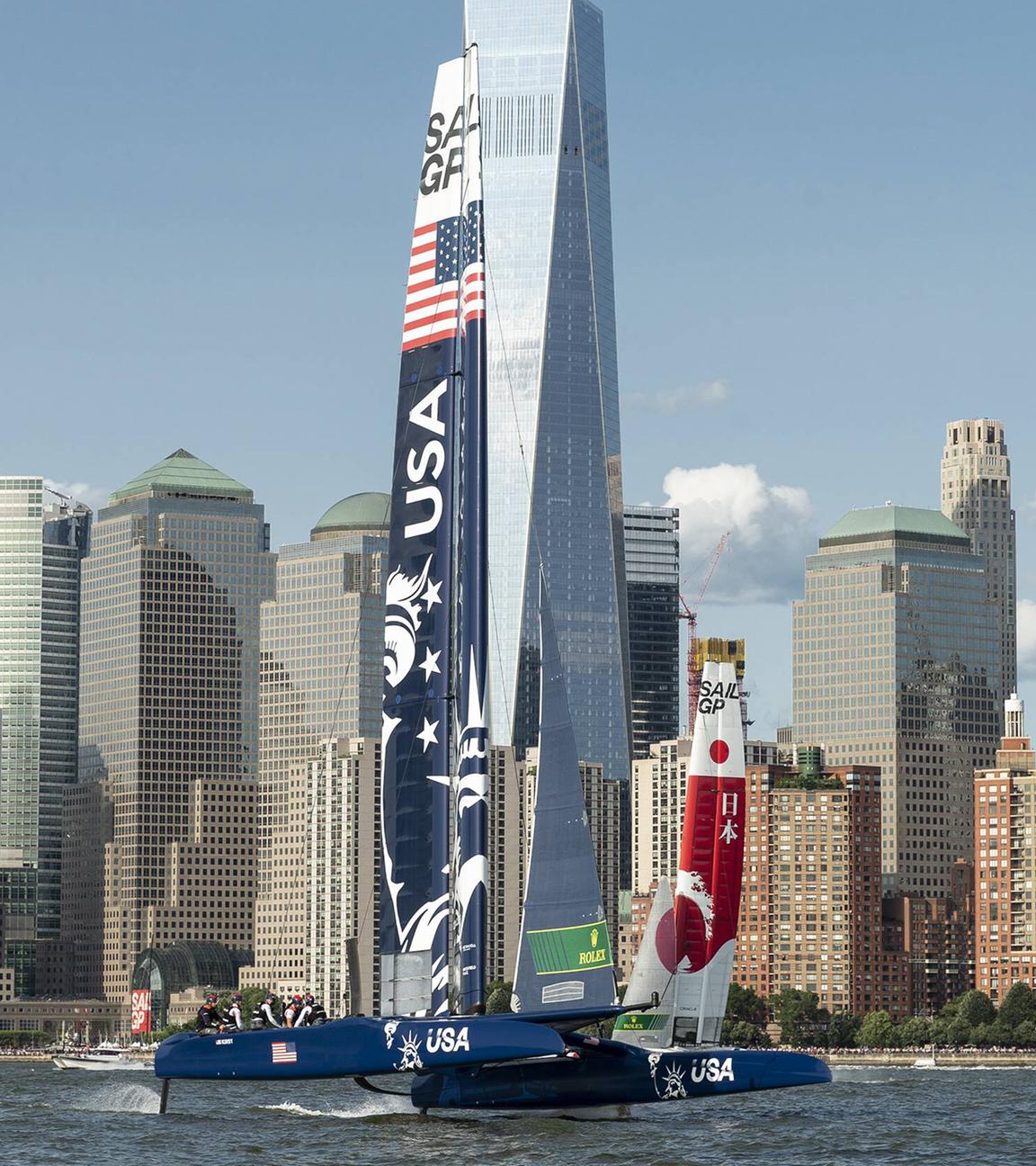 Archiv: zwei SailGP Teams Japan, USA, Australien segeln ihre Rennyachten während des zweiten Renntages des SailGP F50 auf dem Hudson River New York, am 22.06.2019