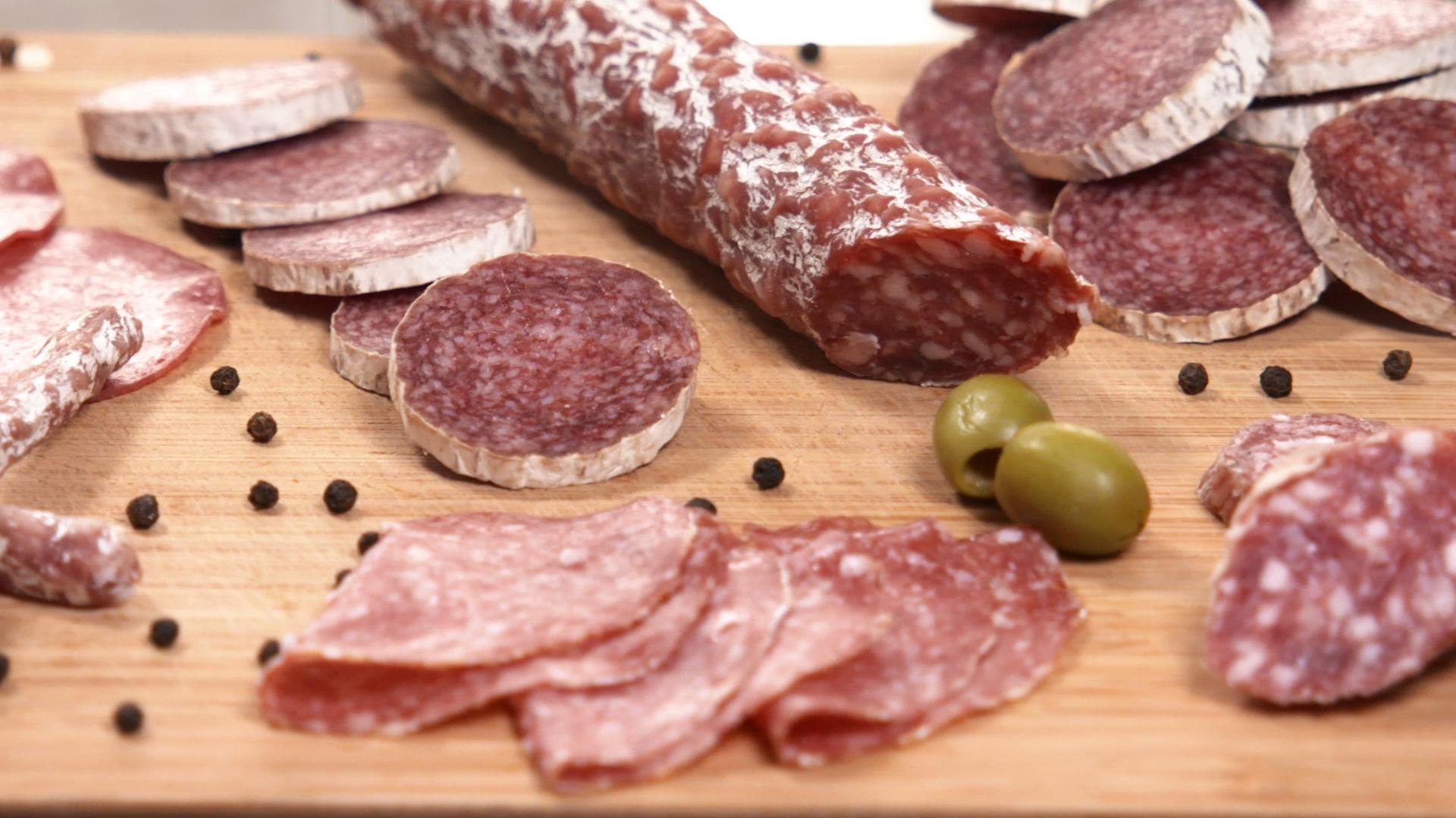 Aufgeschnittene Salami