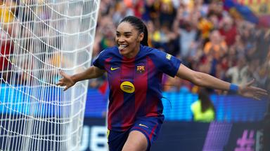 Salma Paralluelo (FC Barcelona) jubelt über das 1:0 gegen Bayern im Champions-League-Halbfinale.