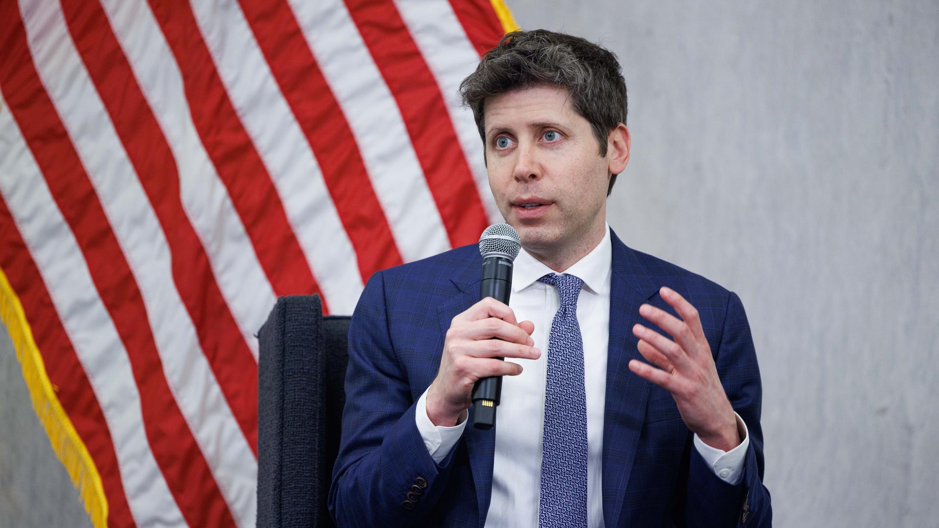 Sam Altman, CEO von OpenAI, hält eine Rede während einer Diskussion auf der „Integrated Review of the Capital Framework for Large Banks“-Konferenz in Washington DC.