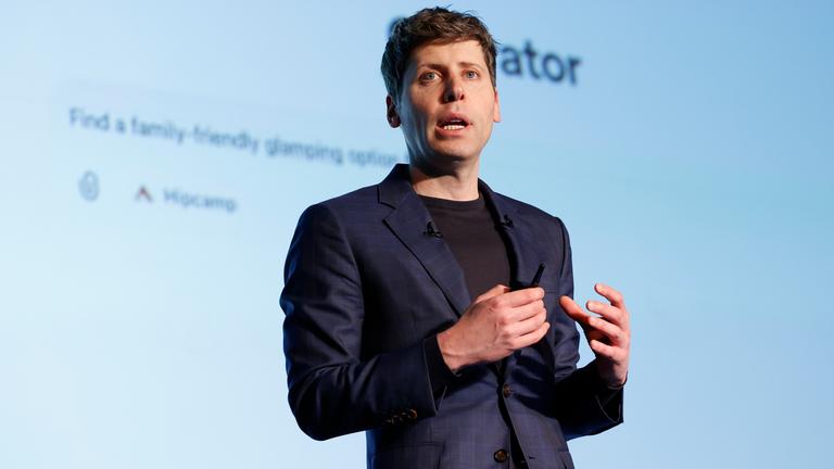 Sam Altman, CEO von OpenAI, spricht während einer Pressekonferenz in Tokio, Japan.