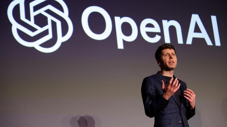 Tokyo, Japan: Sam Altman CEO of OpenAI speaks during a news conference in Tokyo. Archivbild