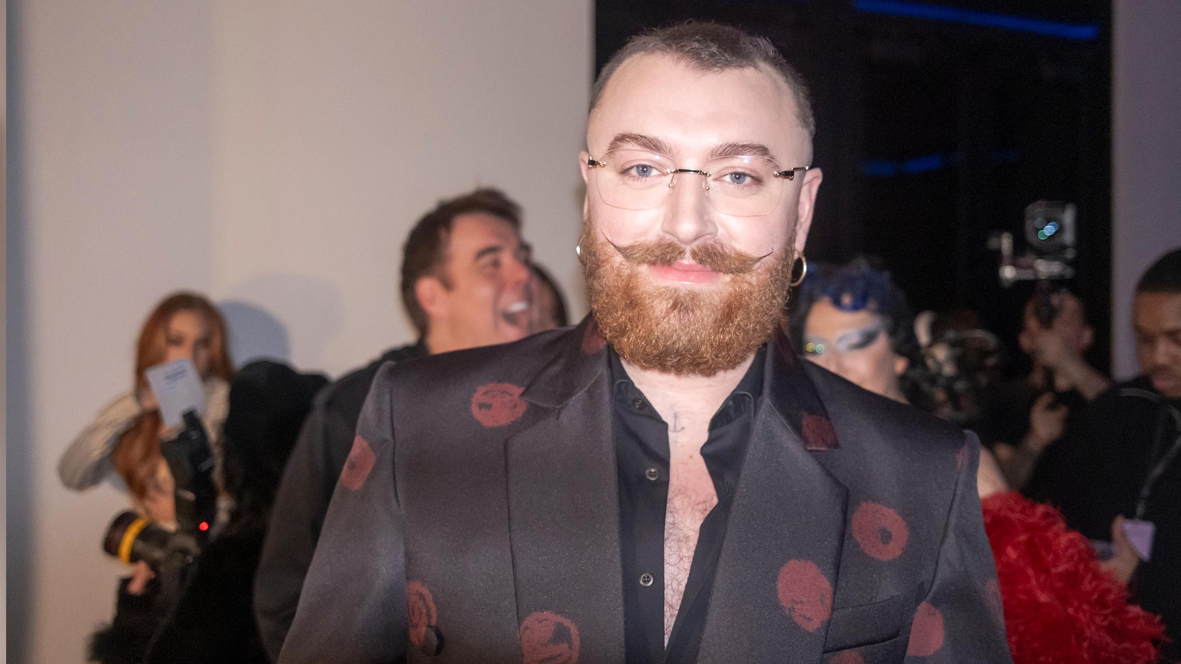 Sam Smith besucht die Christian Cowan Show während der New York Fashion Week im Glasshouse. 