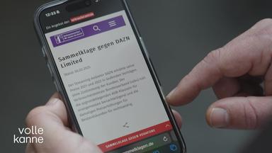 Auf einem Handy-Display steht: Sammelklage gegen DAZN Limited