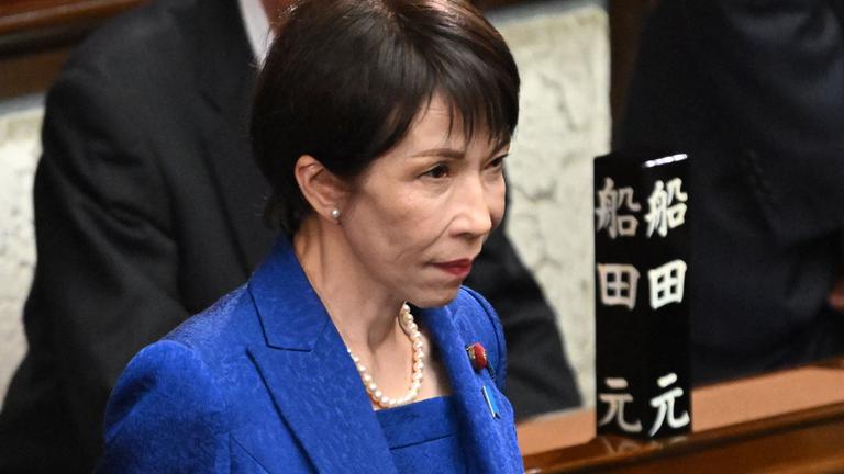 Japans Premierministerin Sanae Takaichi nimmt am 23. Januar 2026 an der Plenarsitzung des Repräsentantenhauses im japanischen Parlament (Diet) in Tokio teil.